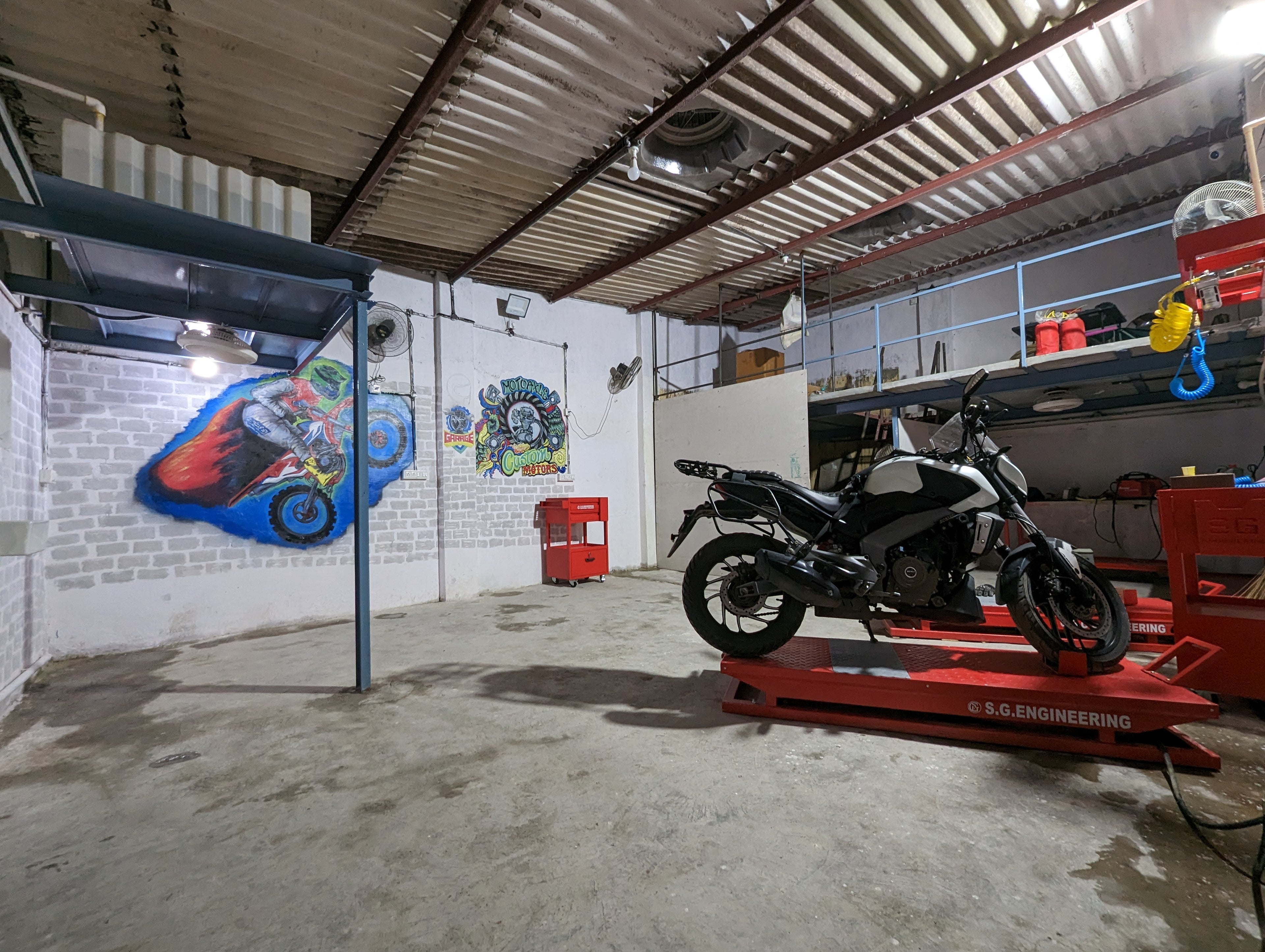 MotoAxle Garage Inside